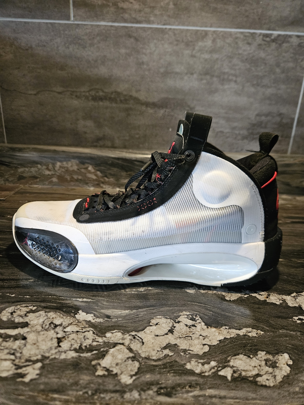 Jordan 34 Chicago 2019 Size 9.5 - Picture 9 of 15